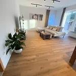 Family-friendly With Garden&parking Auch Für Monteure Geeignet Und Große Gruppen Apartamento Oldenburg