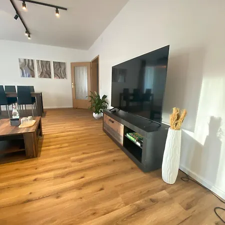 Family-friendly With Garden & Parking Auch Fuer Monteure Geeignet Und Grosse Gruppen Apartmán *